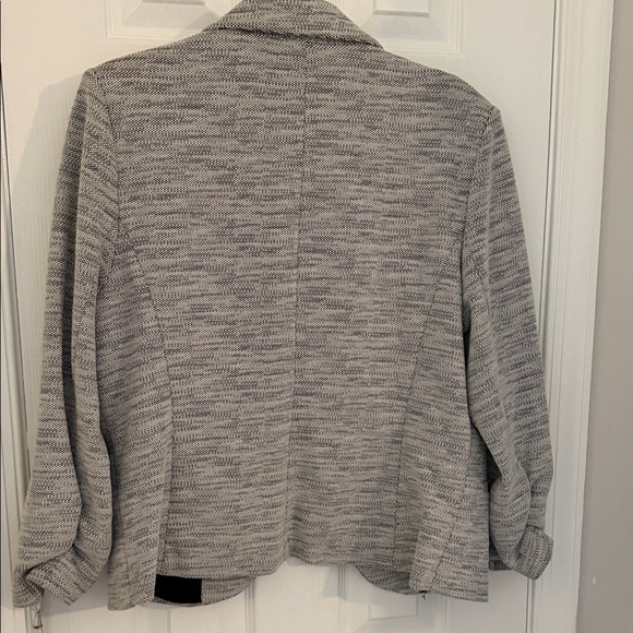 Amanda & Chelsea Textured Gray Blazer - Picture 6 of 6